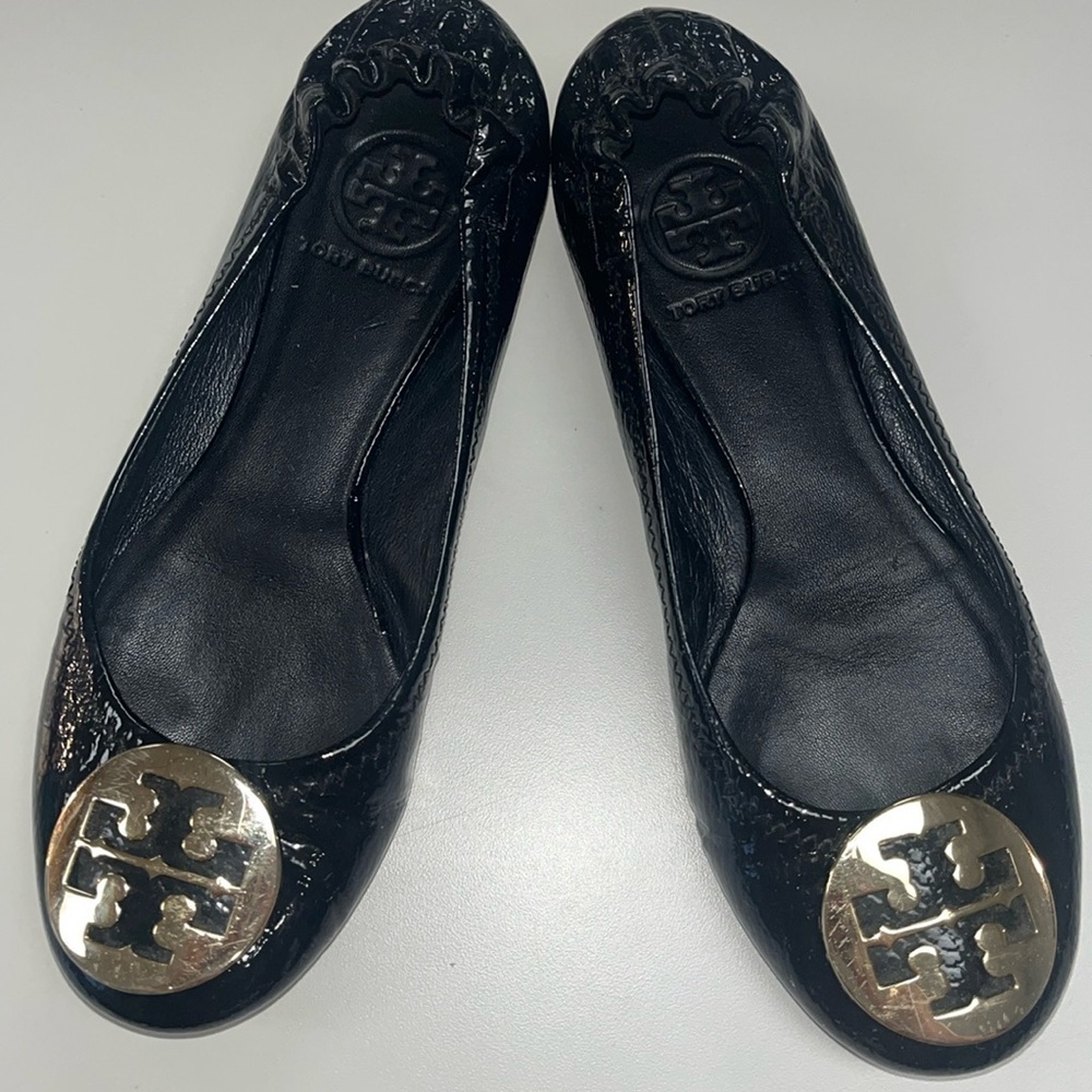 Tory Burch patent leather ballet flats with gold logo size 6